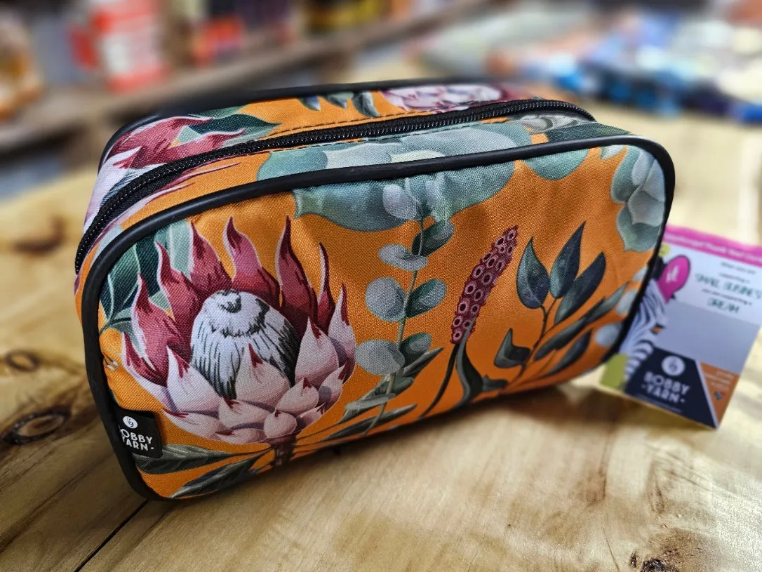 Bobby Yarn toiletry bag