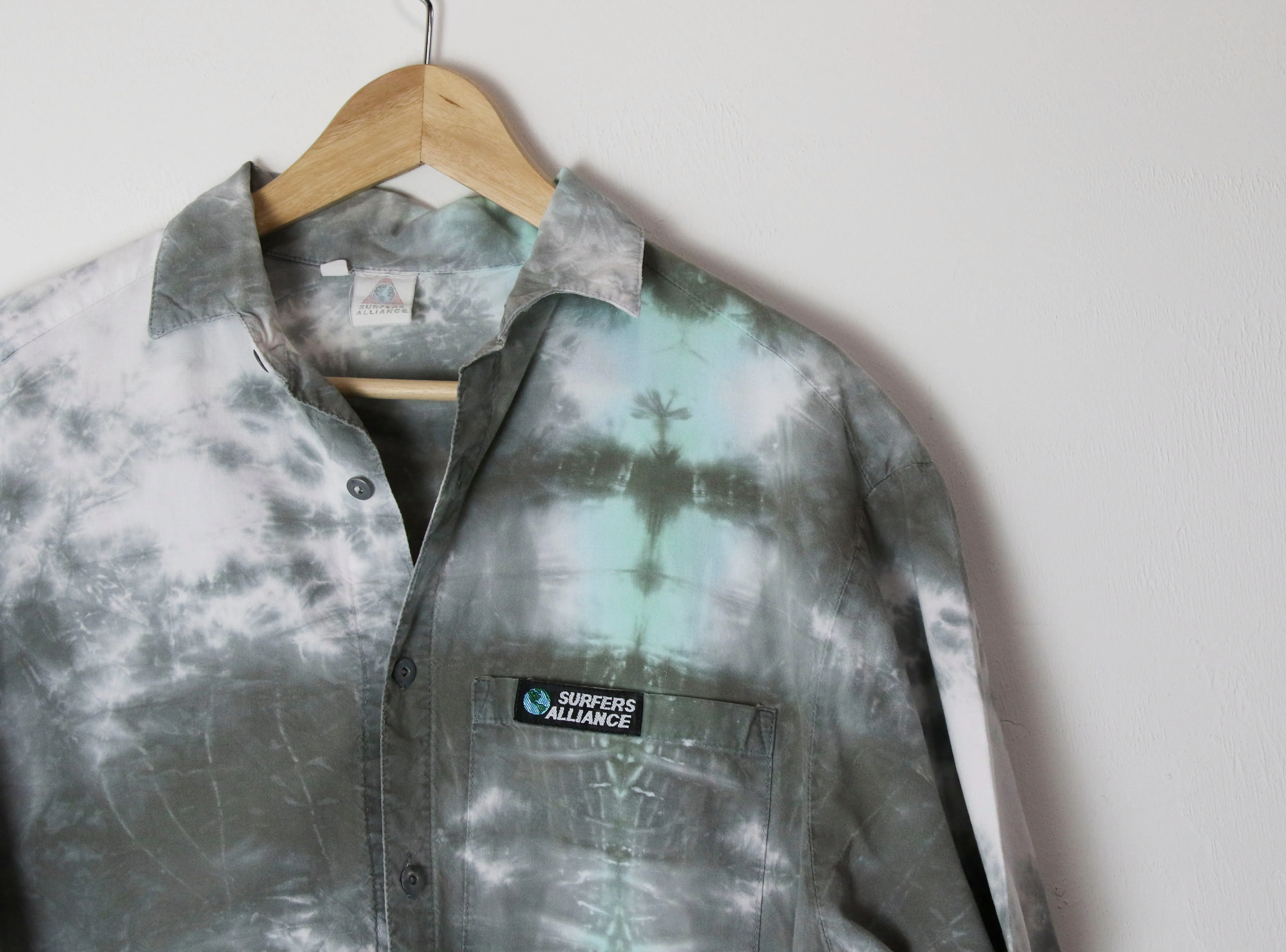 [L] Gray and Teal Tie Dye Shirt