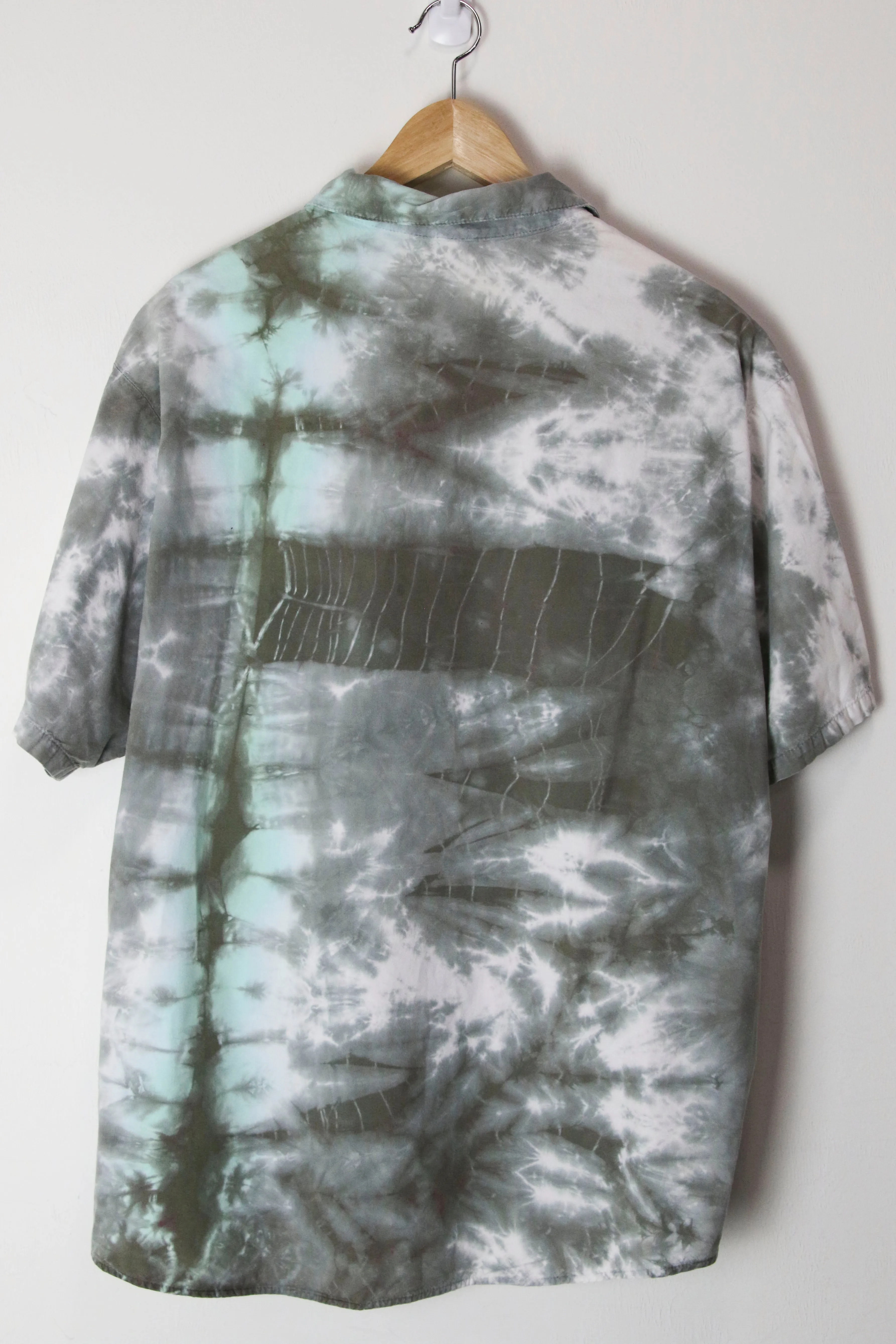 [L] Gray and Teal Tie Dye Shirt