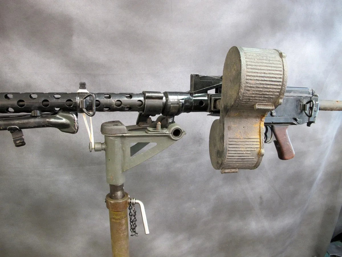 MG 13 Display Gun with Anti-Aircraft Mount & Rare Double Trommel Magazine