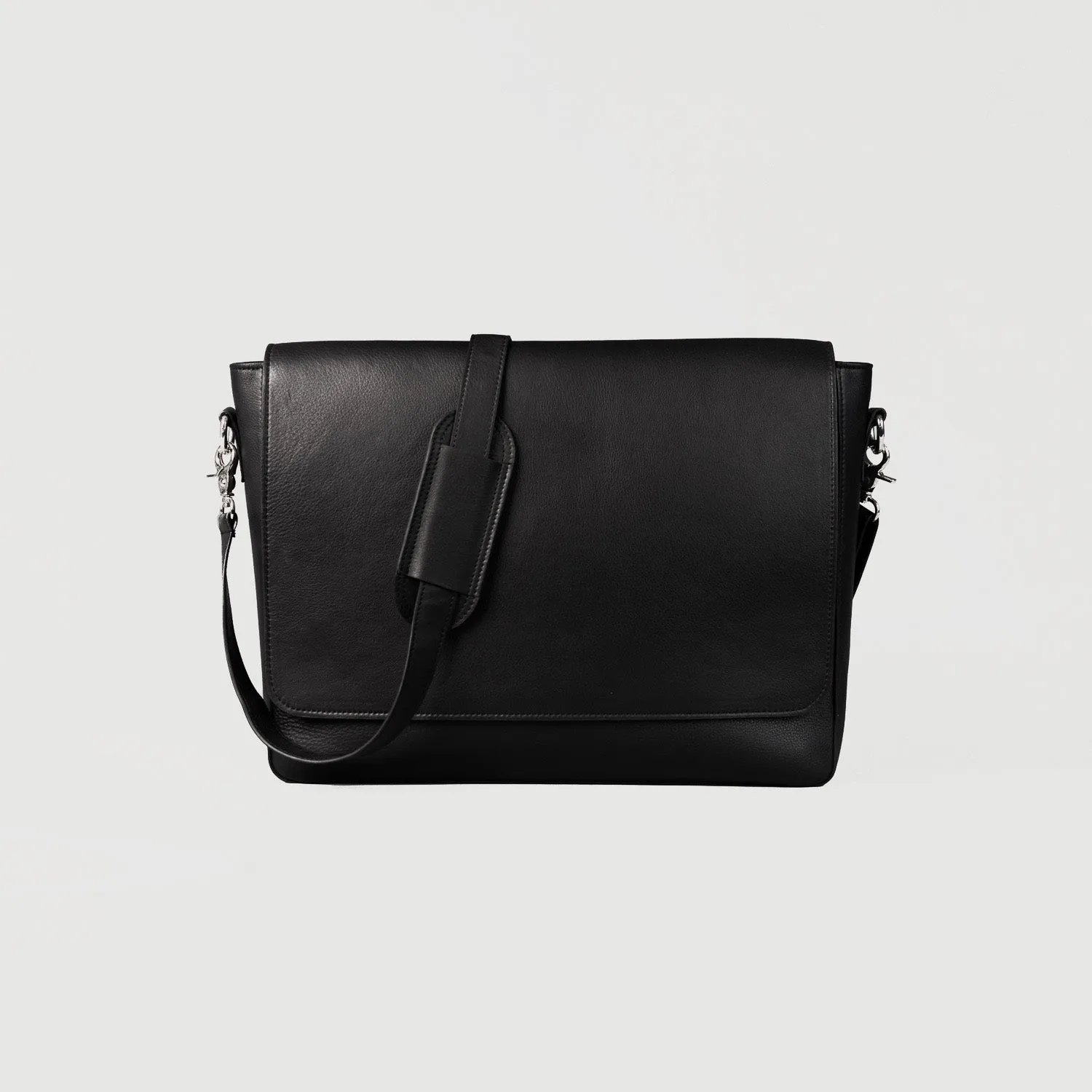 The Carismatico Black Leather Messenger Bag