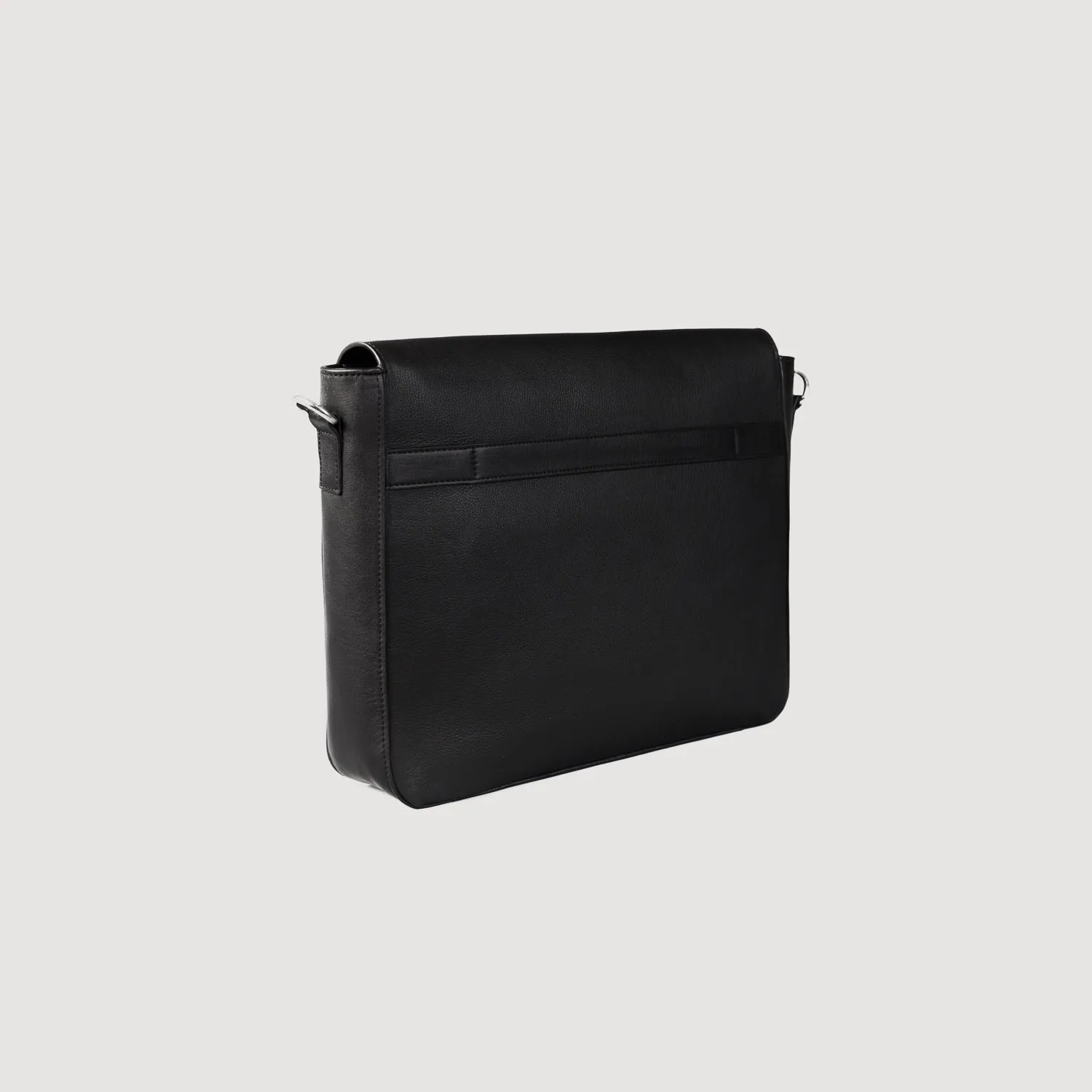 The Carismatico Black Leather Messenger Bag