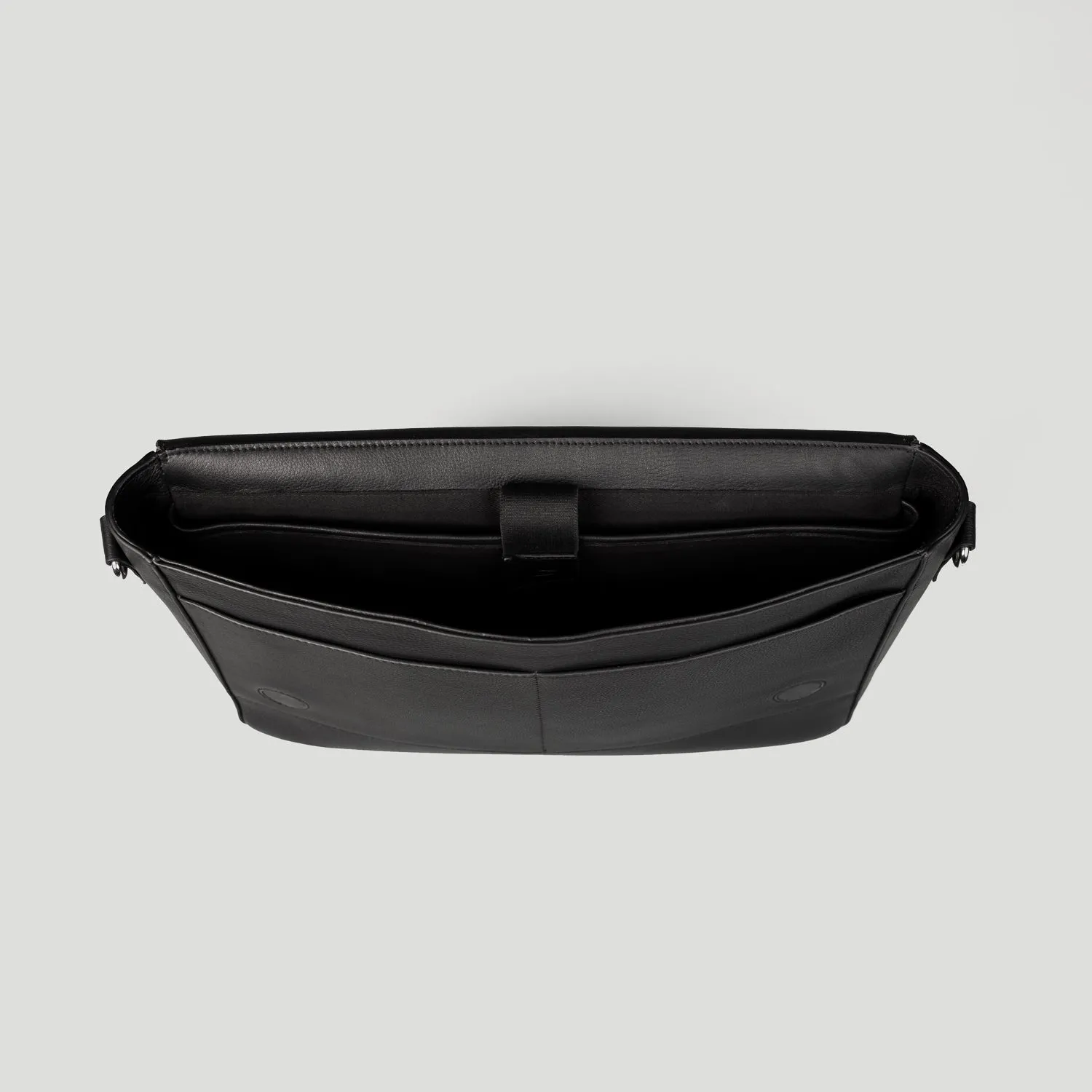 The Carismatico Black Leather Messenger Bag